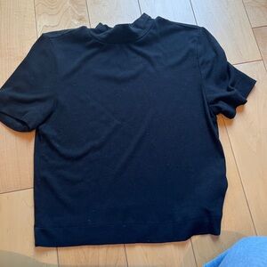 Aritzia babaton ultra-soft black crop top